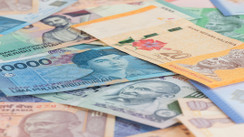 Declining Reserves Put Asian Currencies at Stake