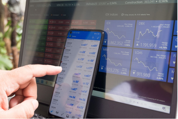 The Price Impact of Currency Mark-Up and Bid-Ask Spreads